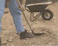 Опалубка фундаментной плиты служит во время бетонных работ в качестве определителя высоты