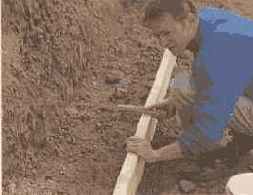 Опалубка фундаментной плиты служит во время бетонных работ в качестве определителя высоты